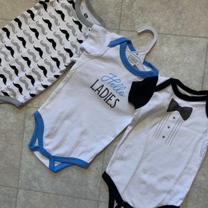 Hudson Baby Bodysuits 💯% Cotton 💙🤍